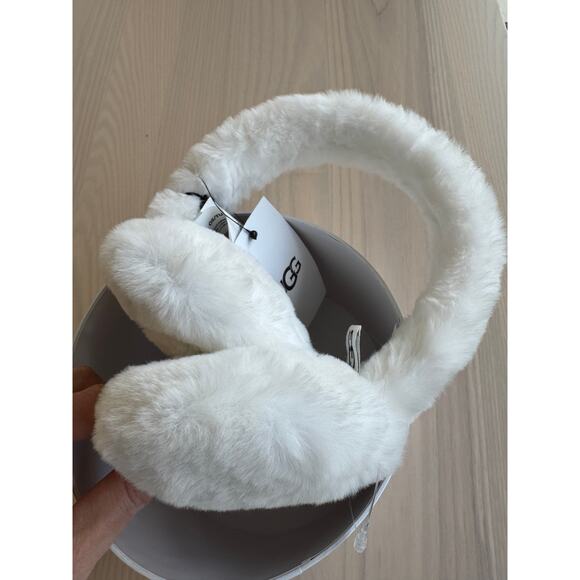 NWT Ugg White Faux Fur Earmuffs in Gift Box 
One Size Fits All 🎄🎄🎄 - Picture 3 of 8